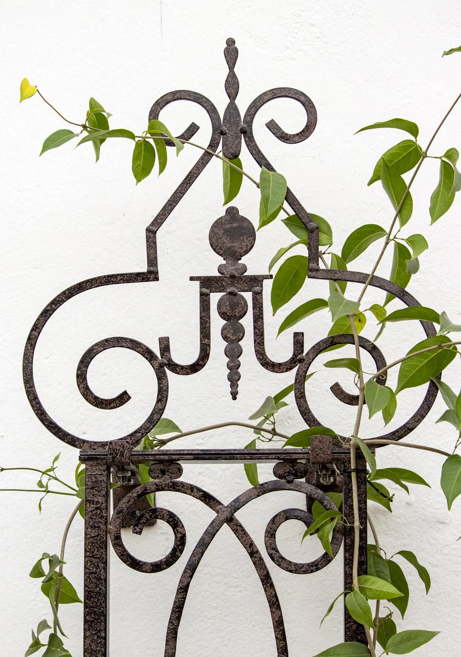 H Potter Heritage Scroll Garden Trellis – Metal Wall Trellis - Charcoal Brown - Image 9