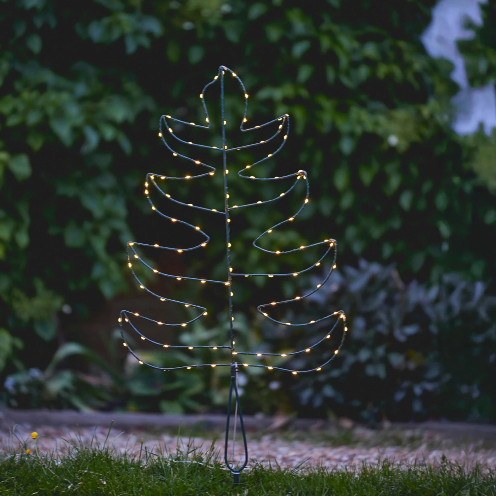 H Potter Solar Illuminated Estate Leaf Garden Light Large - Image 4